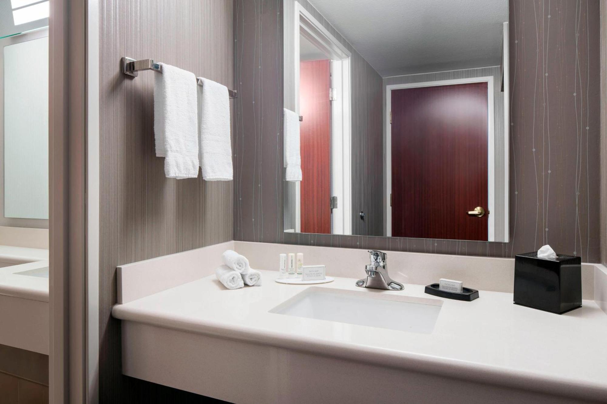 Courtyard By Marriott Seattle Federal Way Hotel Eksteriør billede